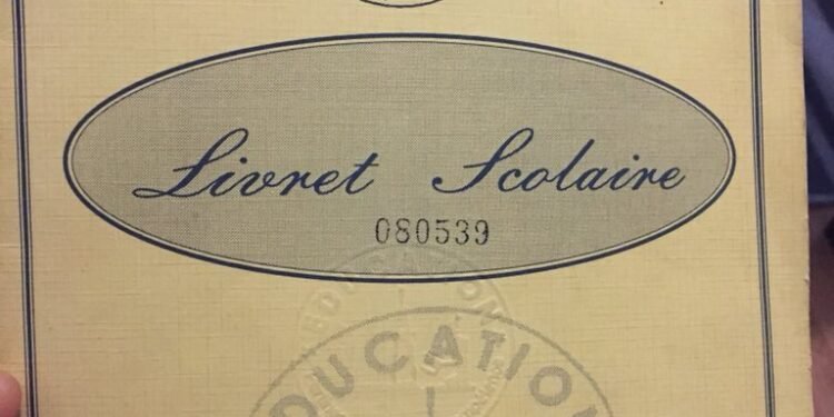 Livret Scolaire : Quelle Place Encore Pour ce Précieux Outil dans Nos Écoles ?