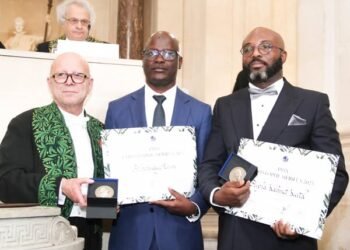 Paris : Grand Prix Scientifique Décerné Aux Professeurs Abdoulaye TOURE et Alpha Kabinet KEITA 
