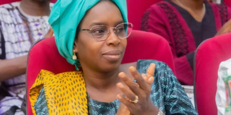 Dre Safiatou DIALLO : Une Lumière pour l’Éducation et la Recherche en Guinée