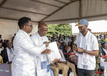 MouNa Group Technology remet un important lot d'ordinateurs aux Étudiants des CPGE dans le cadre du Programme Simandou Academy