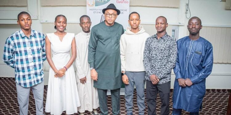 MEPU-A : Le Ministre, Jean Paul CEDY a reçu les six lauréats du Baccalauréat Unique