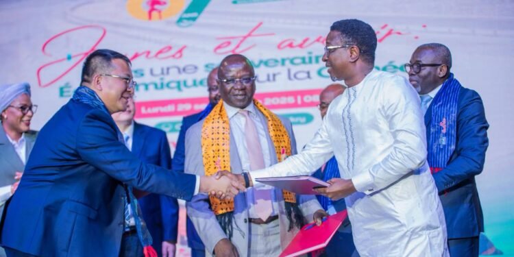 Signature d’un accord de bourses pour la formation d’ingénieurs en Chine entre le MESRSI et l'entreprise SPIC