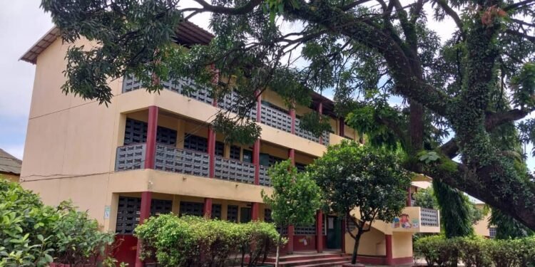 Rentrée Scolaire 2025-2026 : Entre Préparatifs et Inquiétudes, la date du 15 septembre Divise