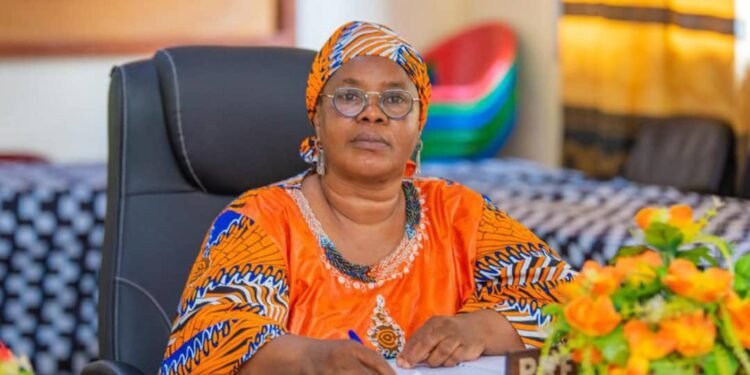 Honneur à l’ISAV de Faranah : La Directrice Générale Préface Une œuvre Littéraire Béninoise