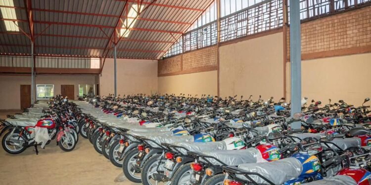 Éducation : Le MEPUA offre des motos aux enseignants des zones rurales