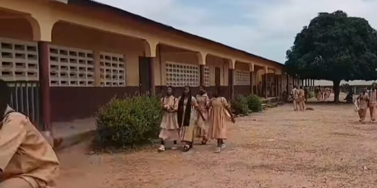 Banankoro : Le Superviseur du Lycée-Collège Sékouba KONATE Suspendu pour Arnaque