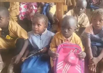 Mandiana/ Tindila: Des Élèves à même le sol, pour apprendre à lire et écrire