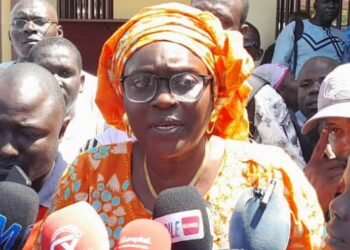 Kadiatou BAH aux Enseignants contractuels : « Ce ne sont ni la force, ni la rue qui résolvent les problèmes »