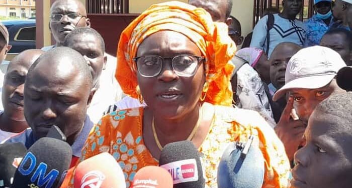 Kadiatou BAH aux Enseignants contractuels : « Ce ne sont ni la force, ni la rue qui résolvent les problèmes »