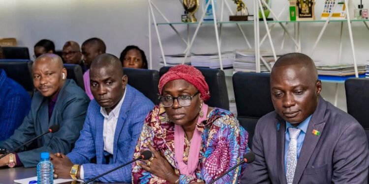 Menace de Grève : Le Gouvernement Invite l’intersyndicale à la table des négociations le 17 novembre