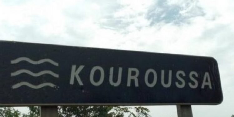 Kouroussa / Babila : L’École Primaire Franco-Arabe en ruine : « Les mêmes tables-bancs sont là depuis 1993 »