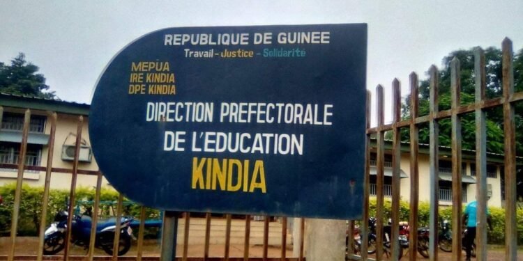Scandale à Kindia : Les Élèves du Lycée Tierno Djibia contraints de payer 70 000 GNF/mois pour Étudier 