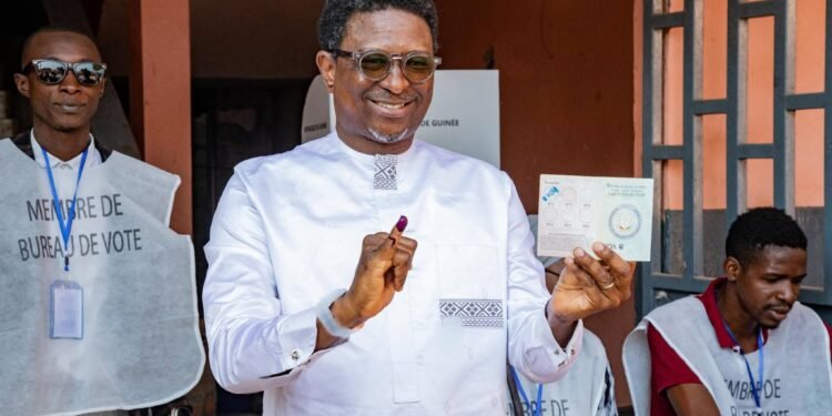 Scrutin présidentiel 2025 : Alpha Bacar BARRY vote et appelle à une mobilisation massive