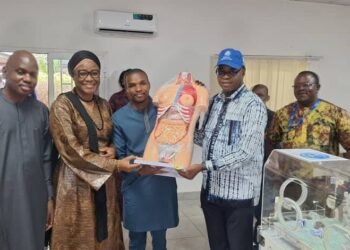 Écoles Techniques de Santé : L&rsquo;OMS injecte 300M GNF high-tech en Guinée !