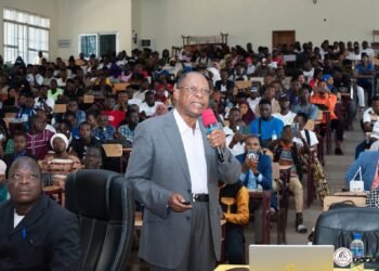 Médecine traditionnelle guinéenne : Pourquoi elle survit à tout ? La leçon magistrale du Pr Samba BARRY