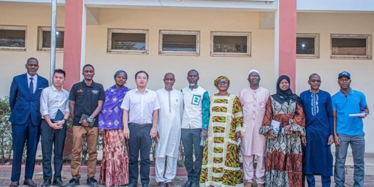 Simandou : Pr. Mabetty Touré (DG ISAV) reçoit WCS pour un partenariat explosif sur les talents agro !