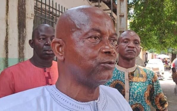 Éducation : Le SLECG adoube Alpha Bacar BARRY et réclame une « révolution par l’emploi »