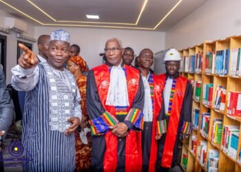 UGLC Sonfonia : Le Premier ministre Amadou Oury BAH séduit par la mue de la   Faculté des Sciences juridiques et politiques