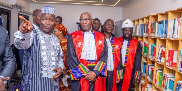 UGLC Sonfonia : Le Premier ministre Amadou Oury BAH séduit par la mue de la Faculté des Sciences juridiques et politiques