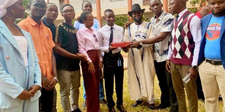 UGLCSC – Conakry : la Faculté des Sciences Juridiques et Politiques remporte le concours de plaidoirie de l'ONUDC sur la traite des personnes