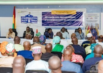 Guinée : le ministre Alpha Bacar Barry lance la refonte des programmes du secondaire