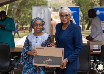 Modernisation de la Recherche : Dre Diaka Sidibé dote les chercheurs de 135 ordinateurs de dernière génération