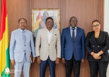 Alimentation scolaire : Alpha Bacar Barry et le PAM s'accordent sur un modèle axé sur la production locale et le développement régional