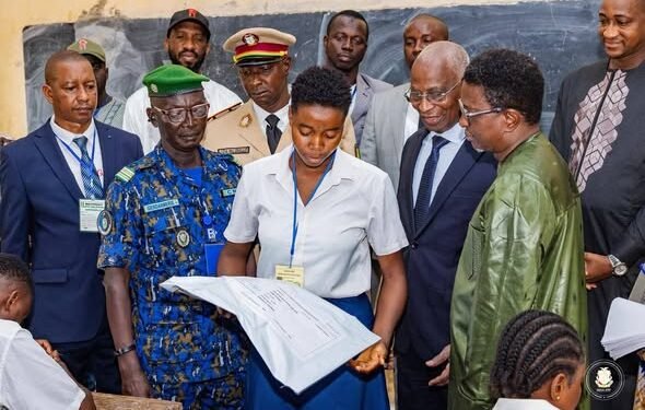 Baccalauréat Unique 2026 : Le Premier ministre lance officiellement les épreuves à Maferinyah sous le signe du mérite et de la rigueur