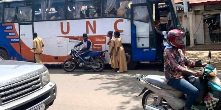 Service à la communauté : l’UNC déploie son bus pour le transport gratuit des candidats au BEPC 2026
