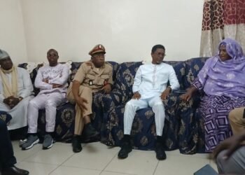 Décès de l’élève Mamadou Djouma Bah à Kindia : le ministre Alpha Bacar Barry aux côtés de la famille éplorée