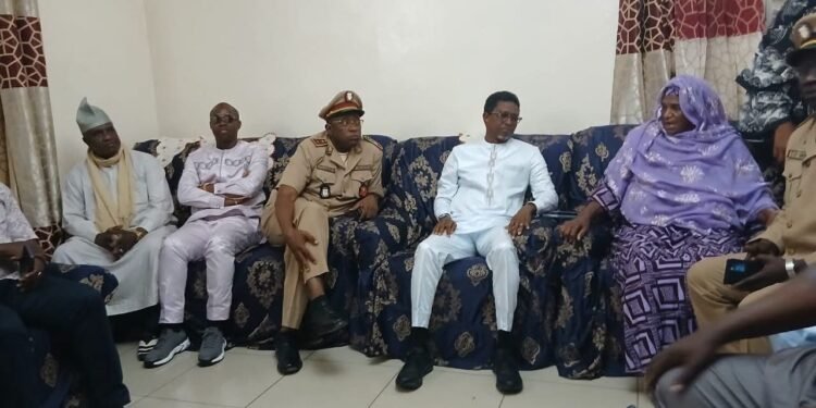 Décès de l’élève Mamadou Djouma Bah à Kindia : le ministre Alpha Bacar Barry aux côtés de la famille éplorée