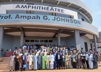 L a Guinée s’est particulièrement distinguée lors de la 26ᵉ édition des Journées scientifiques de la Société Ouest-Africaine de Chimie (SOACHIM), qui s'est tenue du 11 au 14 août 2026 à l’Université de Lomé, au Togo. Conduite par le Dr Amadou Sadio Diallo, la délégation guinéenne a marqué les esprits par la qualité de ses travaux, avec en point d’orgue le sacre de la jeune chercheuse Mariam Tréou.