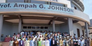 L a Guinée s’est particulièrement distinguée lors de la 26ᵉ édition des Journées scientifiques de la Société Ouest-Africaine de Chimie (SOACHIM), qui s'est tenue du 11 au 14 août 2026 à l’Université de Lomé, au Togo. Conduite par le Dr Amadou Sadio Diallo, la délégation guinéenne a marqué les esprits par la qualité de ses travaux, avec en point d’orgue le sacre de la jeune chercheuse Mariam Tréou.