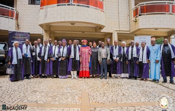 Enseignement supérieur : la ministre Djami Diallo en visite de travail à l’Académie des Sciences de Guinée
