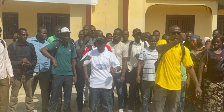 Fonction publique : les enseignants contractuels de Conakry manifestent et exigent le respect du protocole d’accord du 3 janvier 2026
